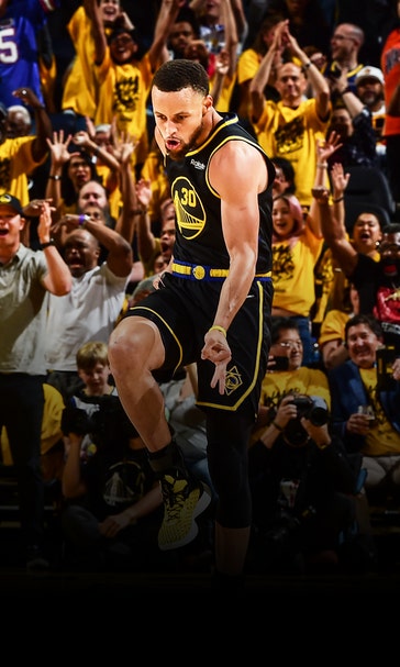 Curry, Warriors crush Mavericks in Game 1